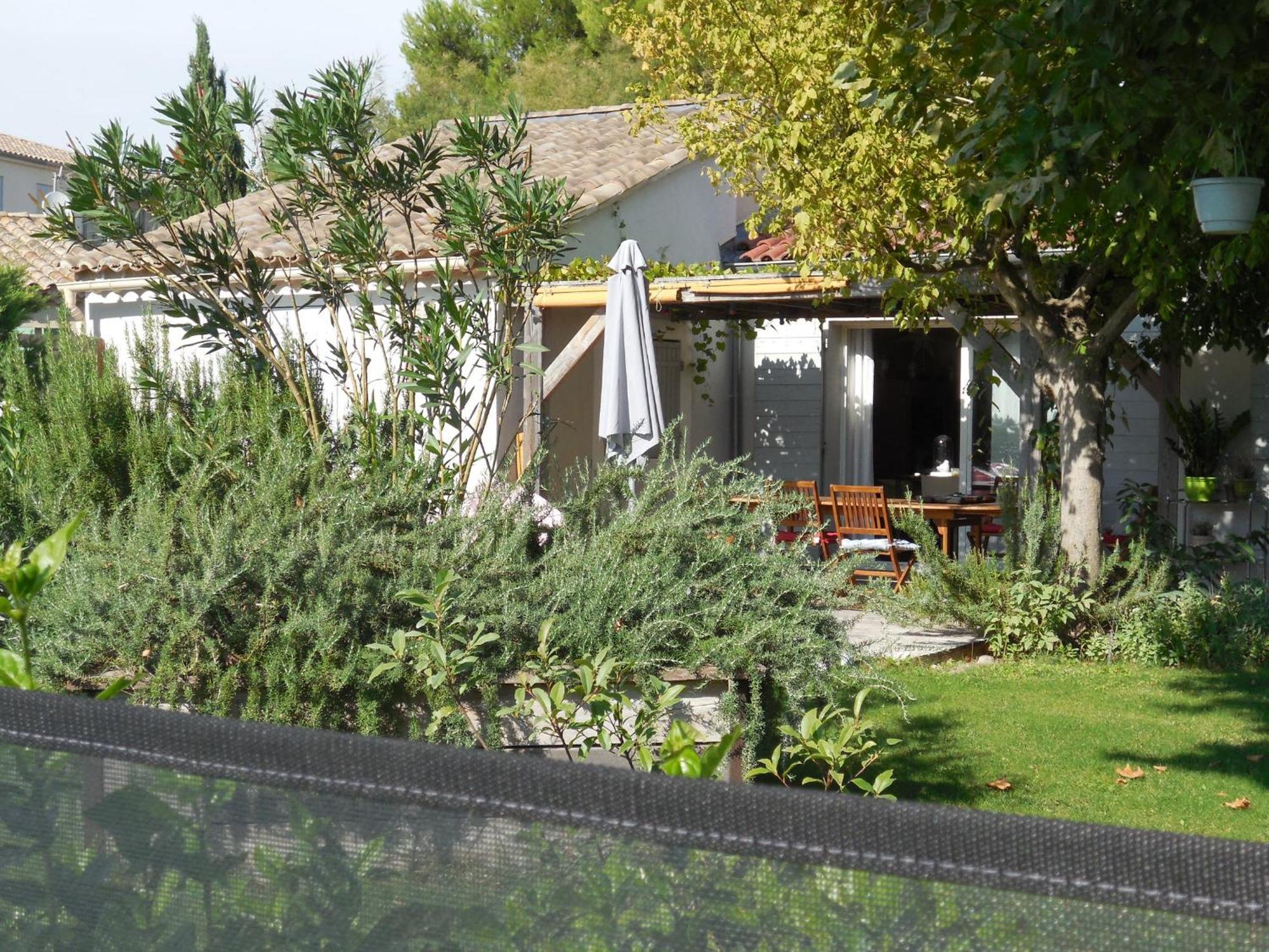 La Maison Bleue LʼIsle-sur-la-Sorgue Exterior foto